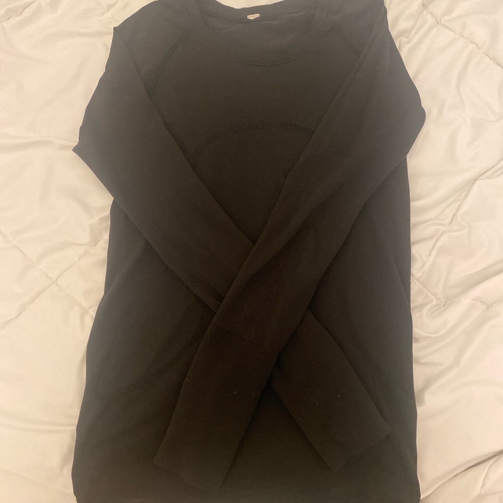 Black swiftly tech long sleeve!